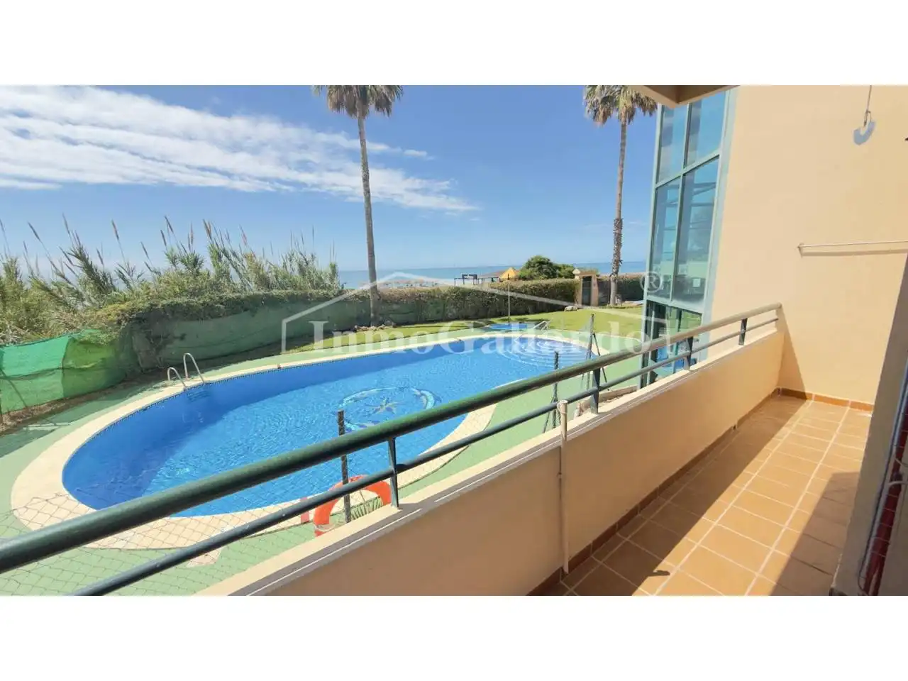 Vista exterior de Piso de alquiler en Vélez-Málaga con Terraza, Amueblado y Piscina comunitaria