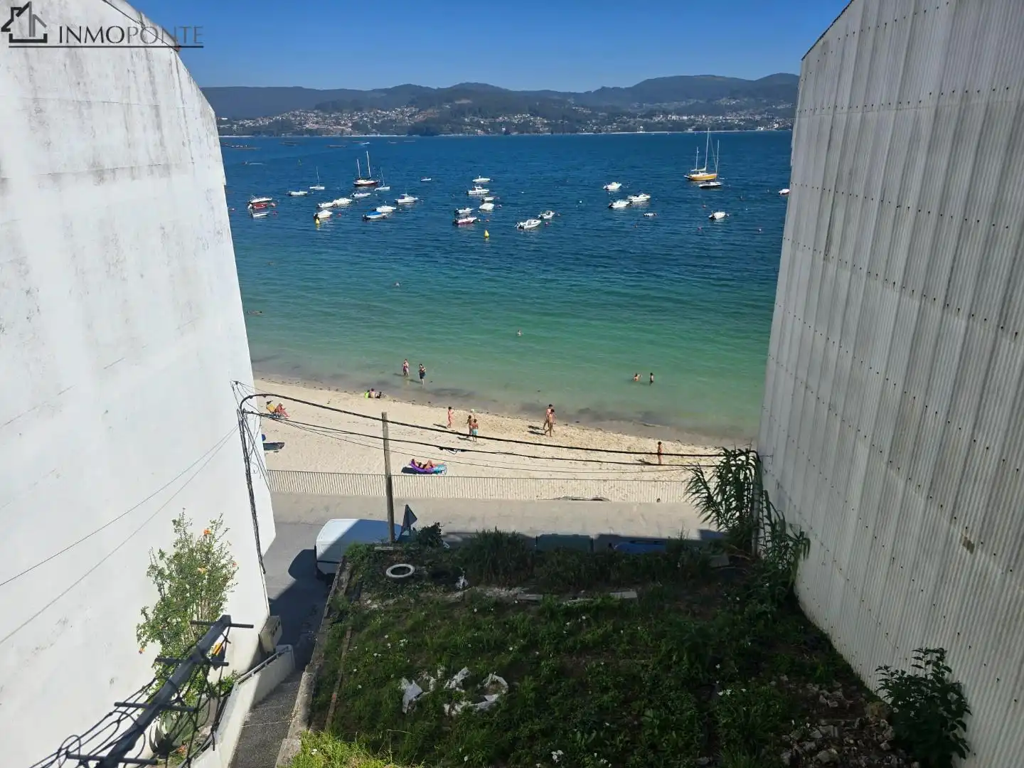 Vista exterior de Casa o xalet en venda en Poio amb Jardí privat