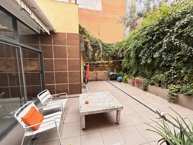 Terrasse von Wohnung zum Verkauf in Barcelona mit Klimaanlage, Privatgarten und Möbliert