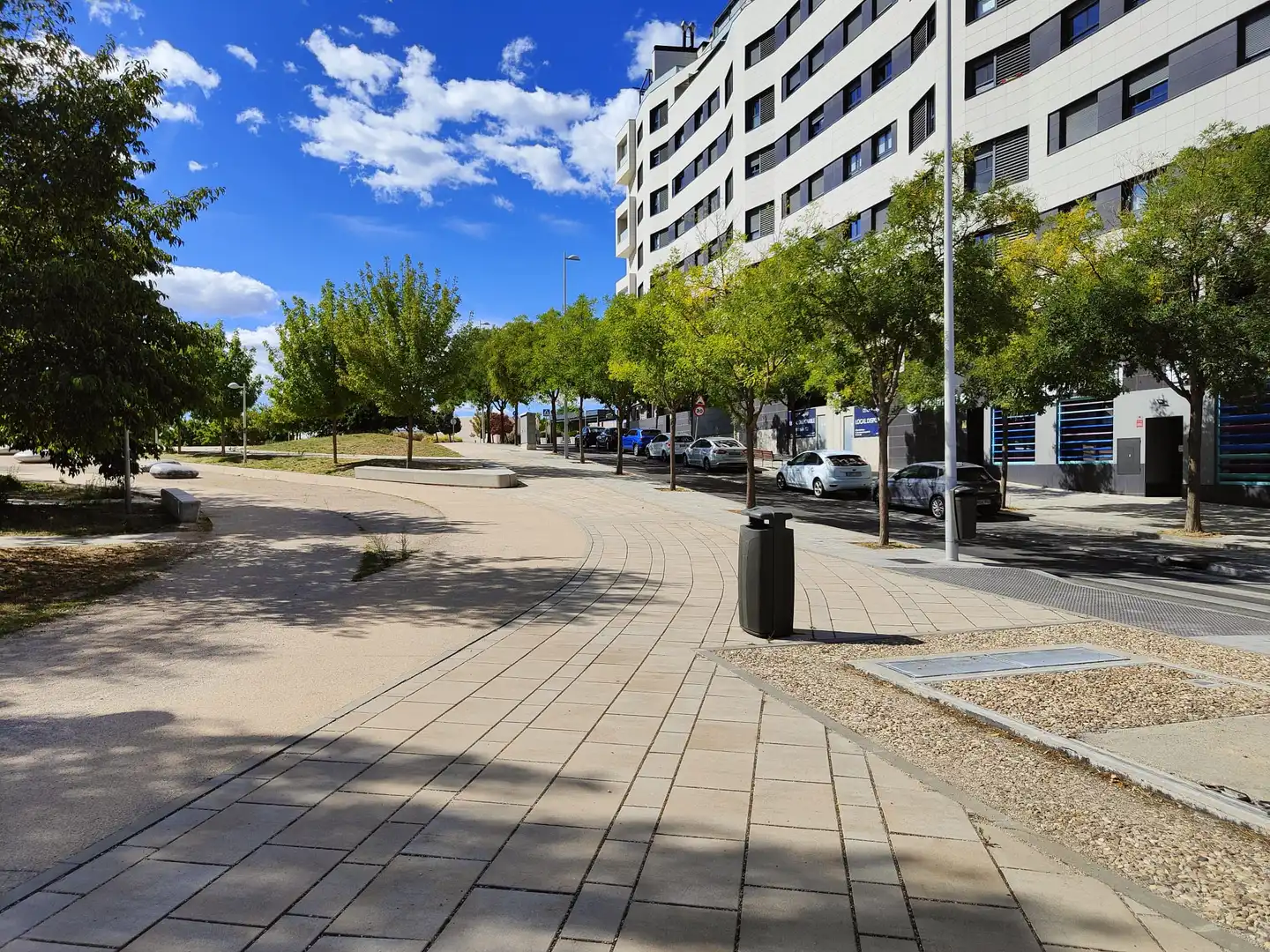 Außenansicht von Garage zum Verkauf in Madrid mit Alarm