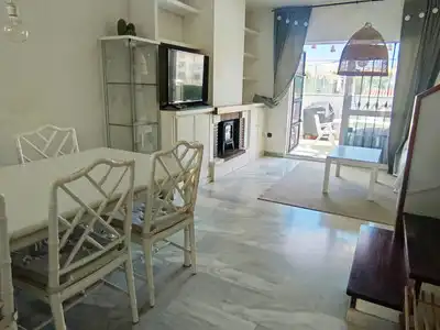 Sala d'estar de Casa adosada en venda en Mijas amb Terrassa, Piscina i Moblat
