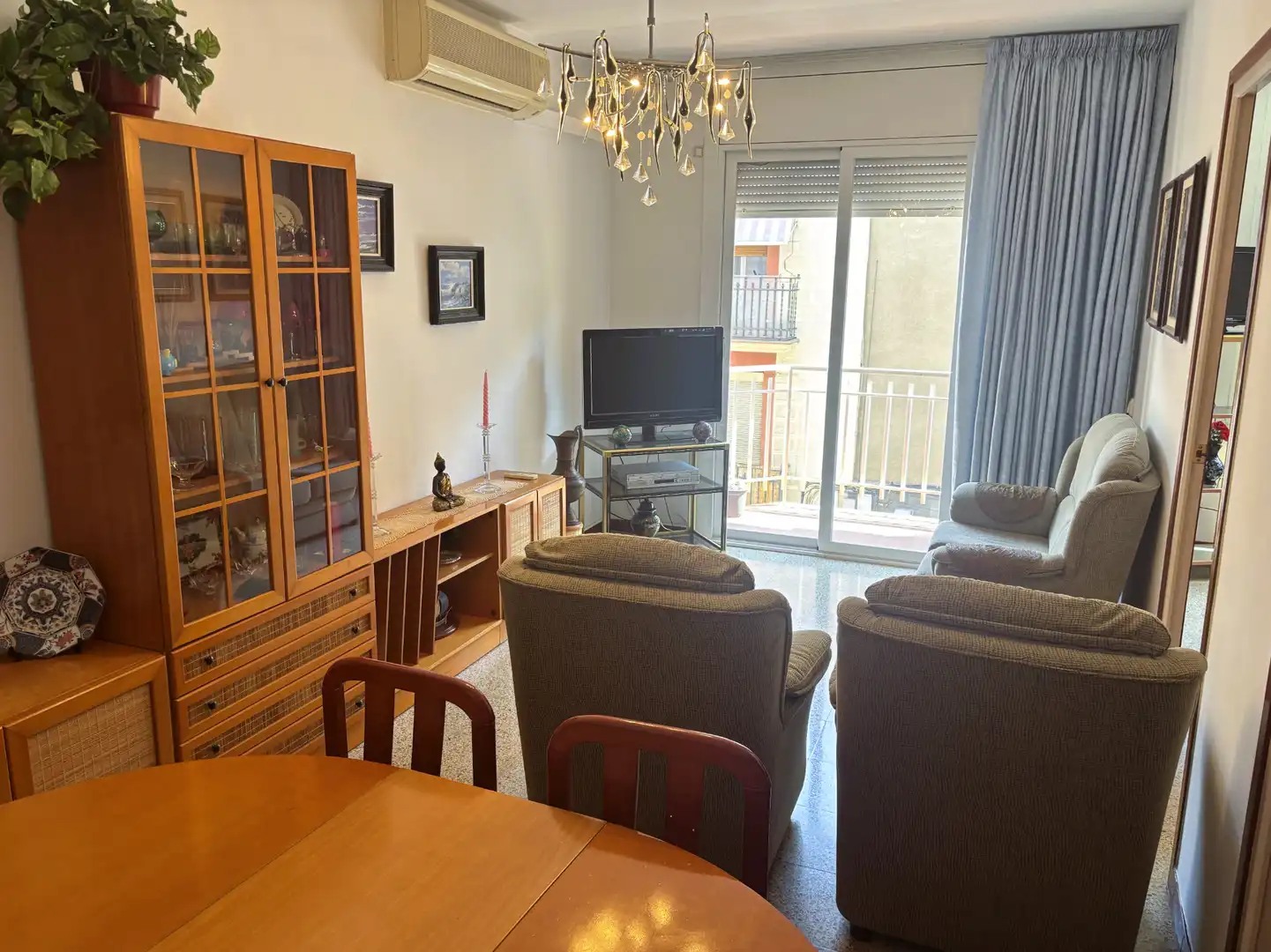 Living room of Flat for sale in L'Hospitalet de Llobregat  with Air Conditioner, Furnished and Oven