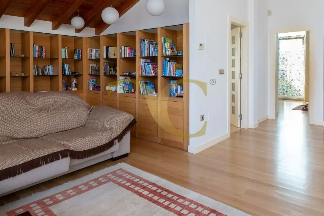 Sala de estar de Casa o chalet en venta en Santa Cruz de Bezana con Aire acondicionado, Calefacción y Jardín privado