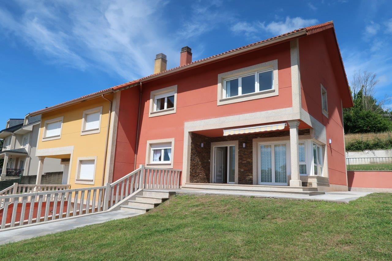 Vista exterior de Casa o xalet de lloguer en Bergondo amb Calefacció, Terrassa i Moblat