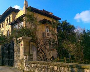 Vista exterior de Casa o xalet en venda en Santander amb Terrassa i Balcó