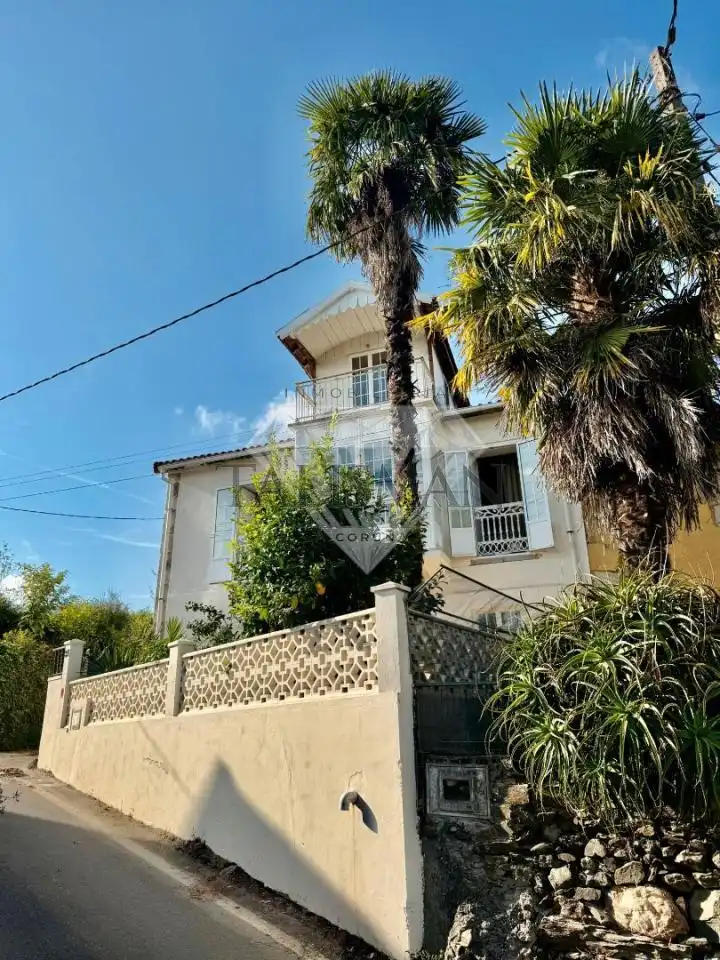 Vista exterior de Casa o xalet en venda en Bergondo amb Calefacció, Jardí privat i Terrassa