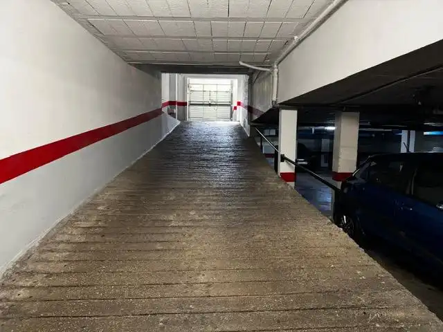 Parkplatz von Garage zum Verkauf in Girona