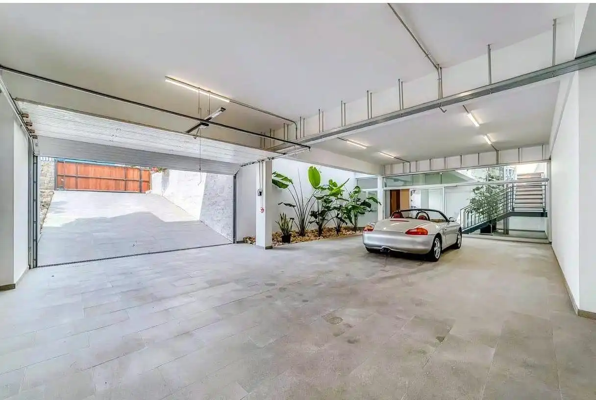 Parkplatz von Haus oder Chalet zum Verkauf in Adeje mit Klimaanlage, Privatgarten und Terrasse