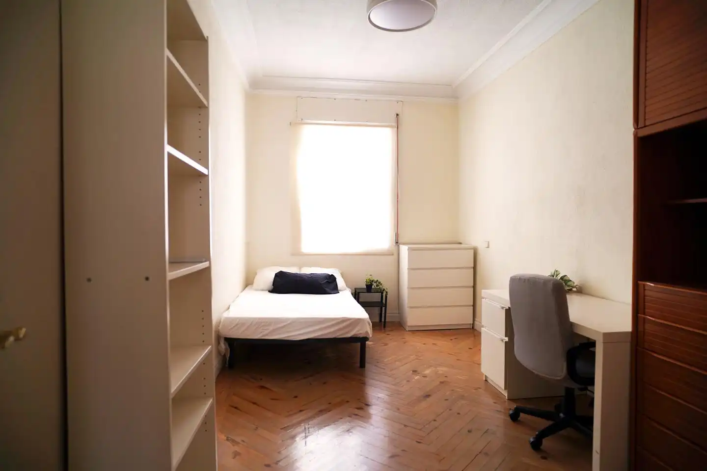 Habitación de Apartamento de alquiler en Madrid con Aire acondicionado, Calefacción y Parquet