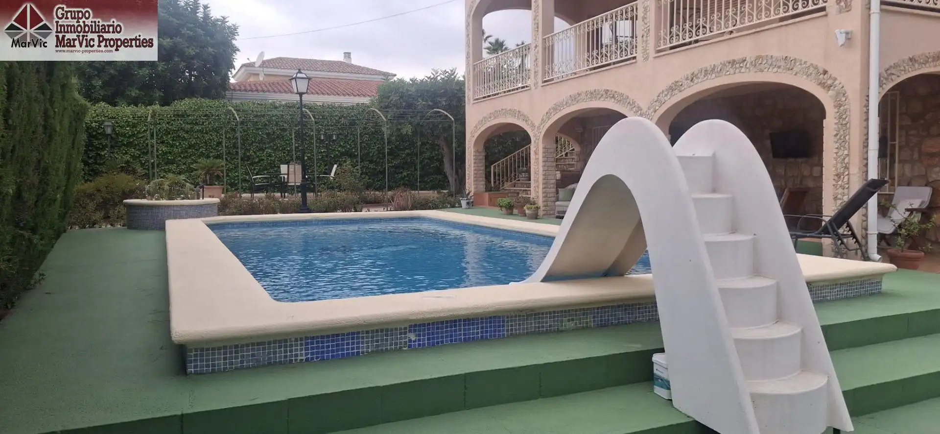 Piscina de Casa o xalet en venda en Benidorm amb Aire condicionat, Jardí privat i Terrassa