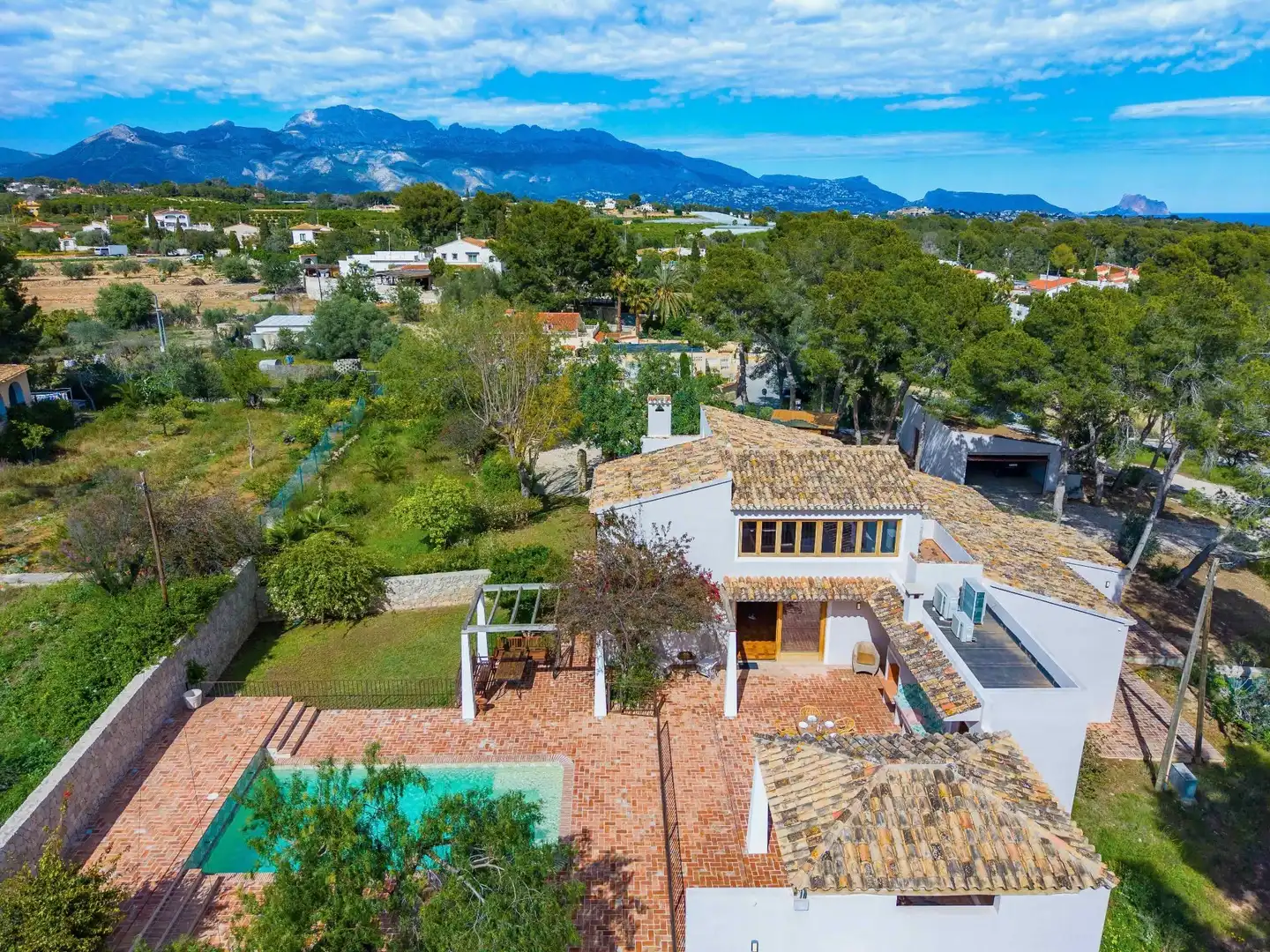 Exterior view of Houses for sale in L'Alfàs del Pi  with Air Conditioner, Heating and Private garden