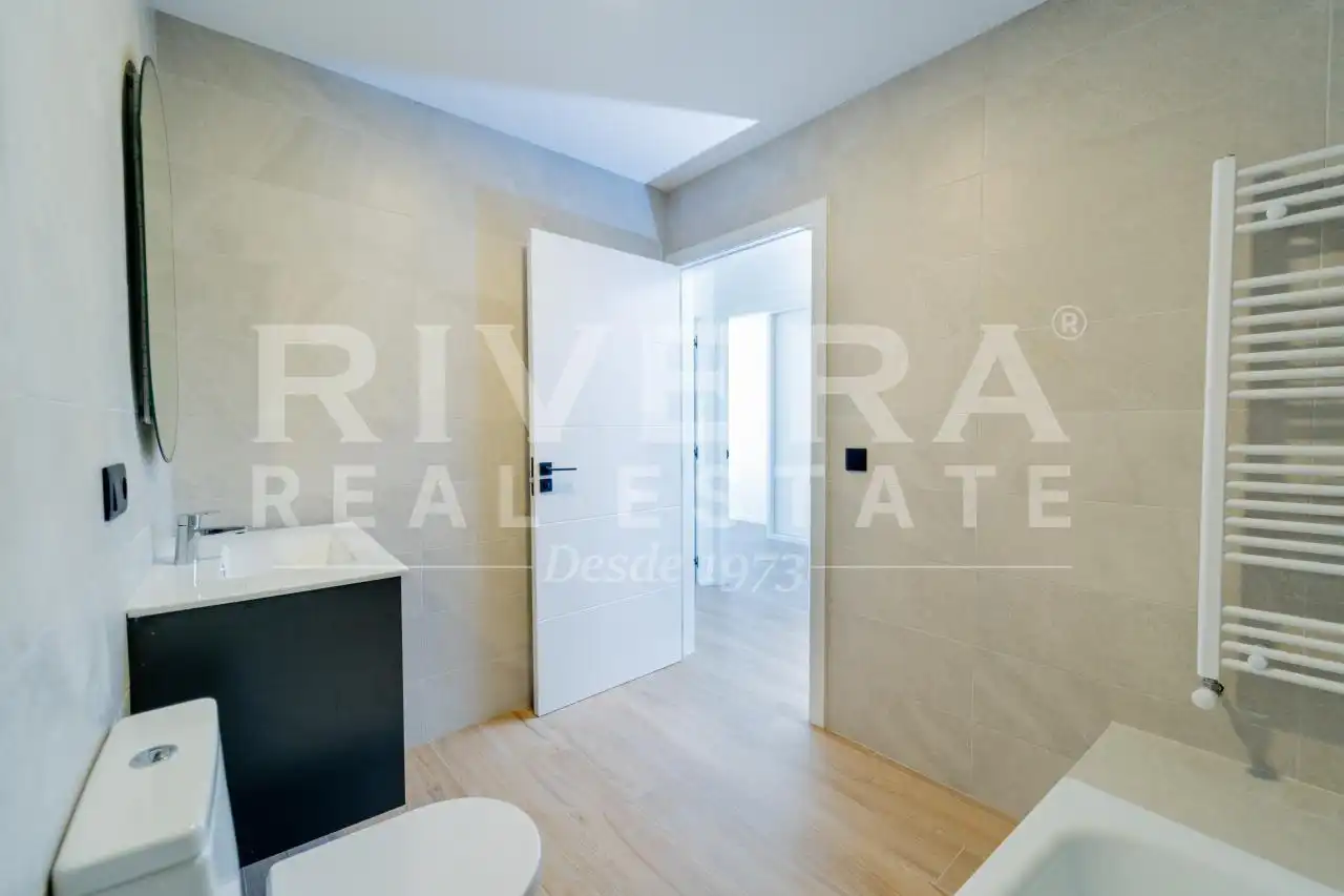 Habitación de Casa adosada en venta en Vigo  con Calefacción y Jardín privado