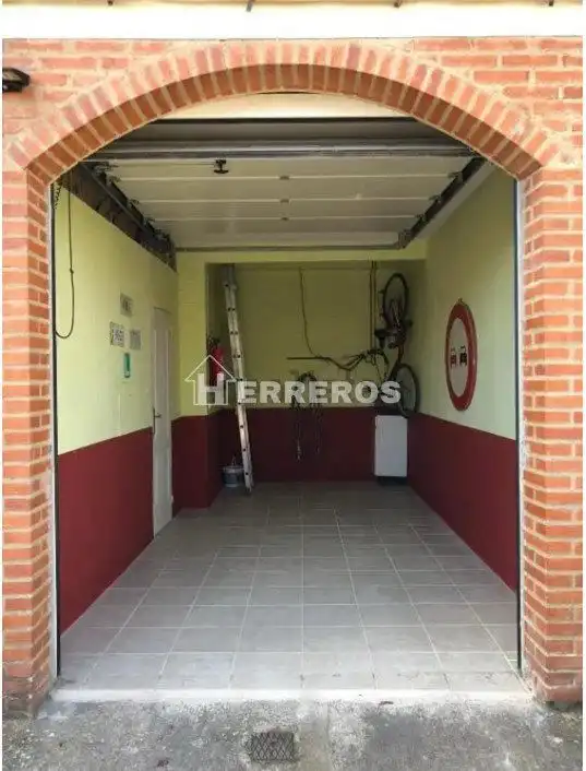 Casa adosada en venta en Uruñuela con Calefacción, Parquet y Terraza