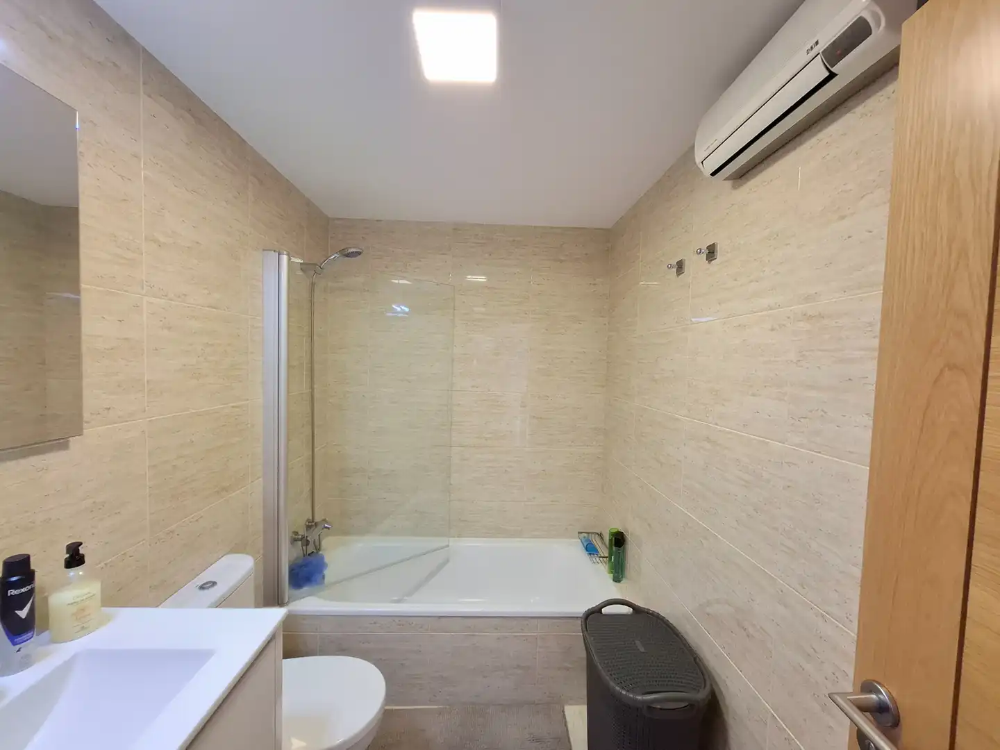 Baño de Ático en venta en Viveiro con Terraza, Trastero y Amueblado