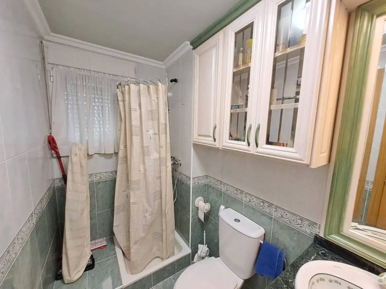 Baño de Casa adosada en venta en Villagonzalo Pedernales con Calefacción, Jardín privado y Terraza