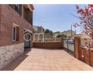 Exterior view of Single-family semi-detached for sale in La Pobla de Montornès    with Air Conditioner and Terrace