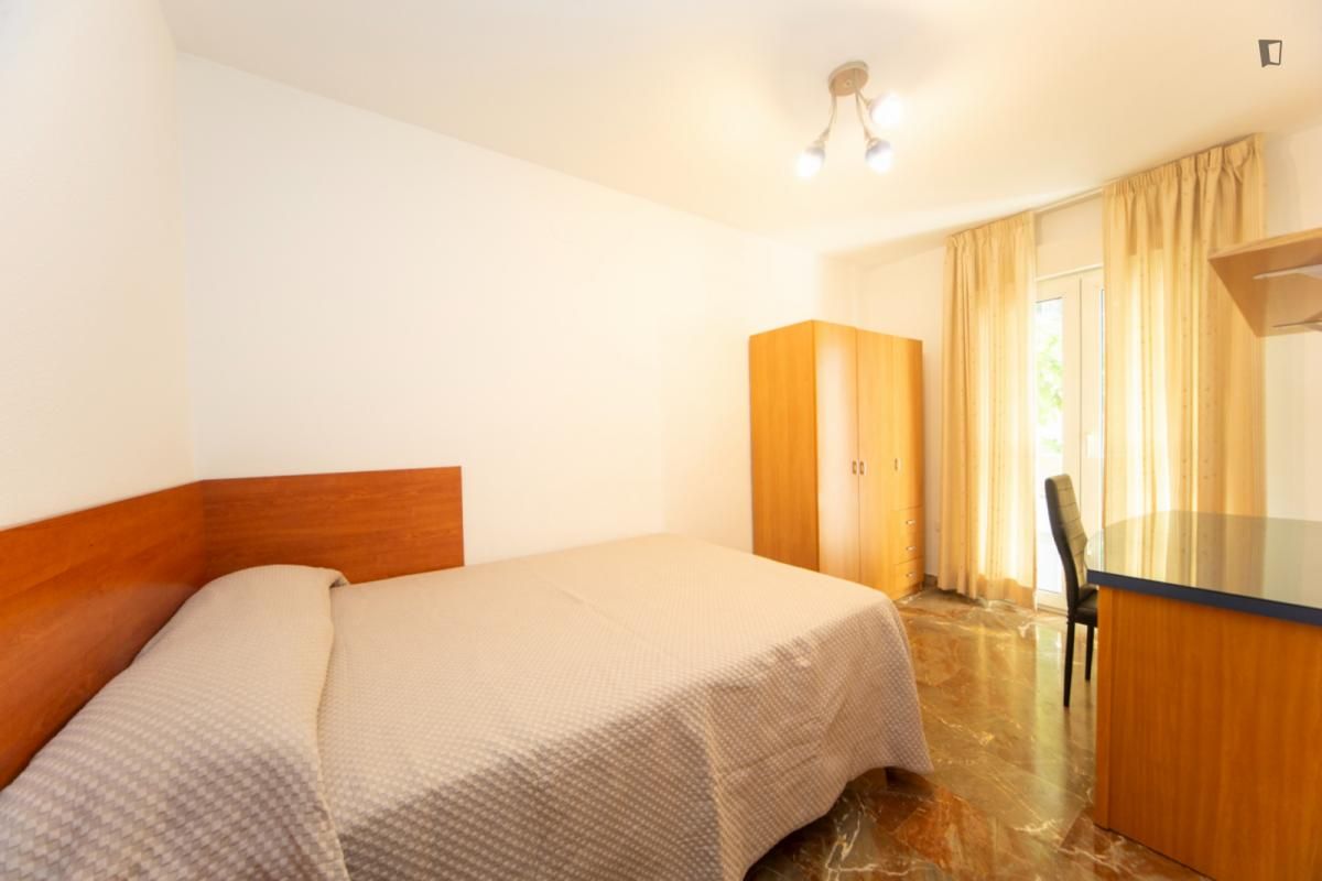 Bedroom of Apartment to share in  Granada Capital  with Air Conditioner, Furnished and Oven