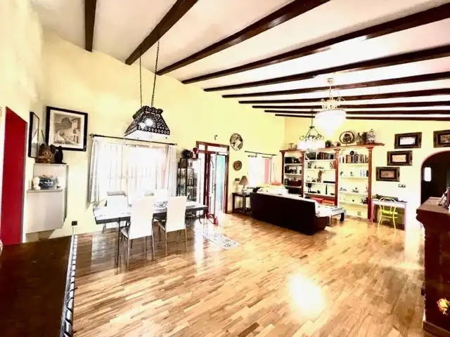 Comedor de Casa o chalet en venta en Alicante / Alacant con Calefacción, Jardín privado y Trastero