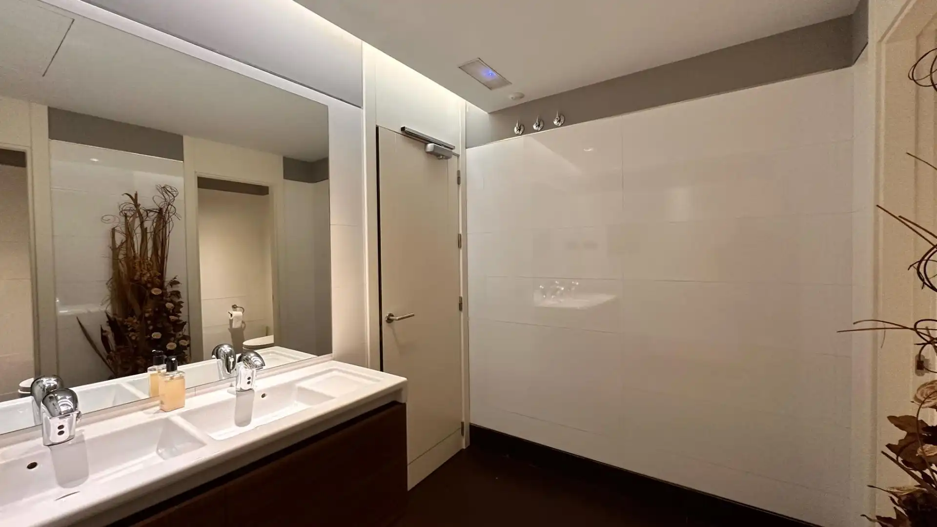 Bathroom of Office for rent in Villaviciosa de Odón