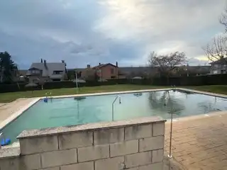 Swimming pool of Houses for sale in Sariegos  with Air Conditioner, Heating and Private garden