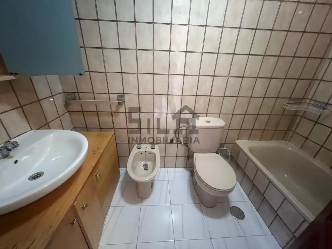 Bathroom of Flat for sale in Ourense Capital   with Heating, Parquet flooring and Storage room