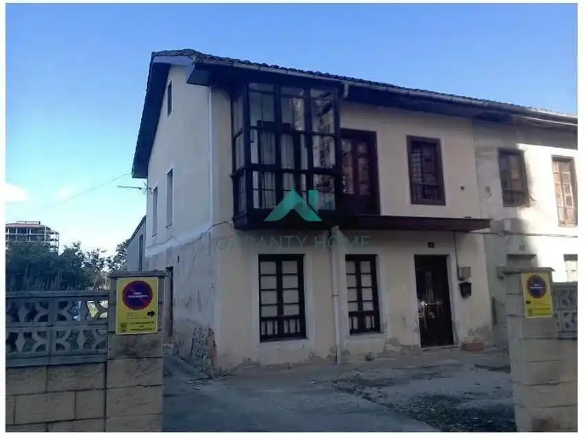 Vista exterior de Finca rústica en venda en Torrelavega  amb Balcó