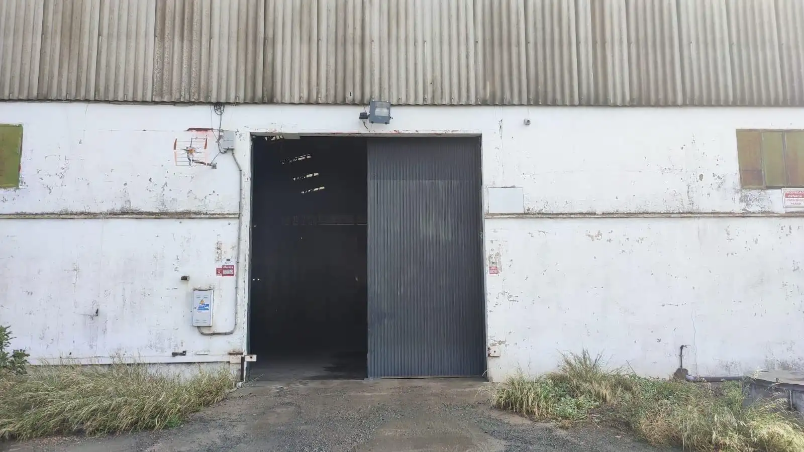 Vista exterior de Nave industrial en venta en Tocina