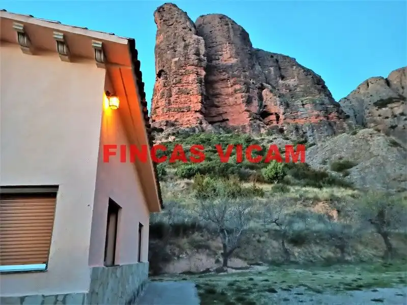 Vista exterior de Finca rústica en venda en Agüero amb Calefacció, Jardí privat i Terrassa