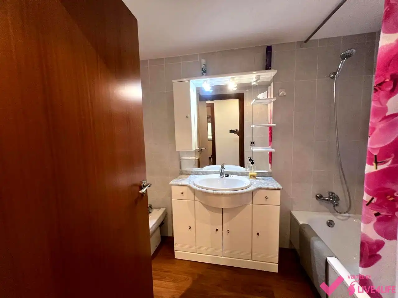 Bathroom of Flat for rent in Valencia  with Air Conditioner, Parquet flooring and Furnished