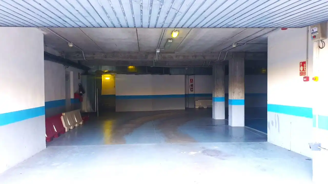 Parkplatz von Garage zum Verkauf in Oviedo 