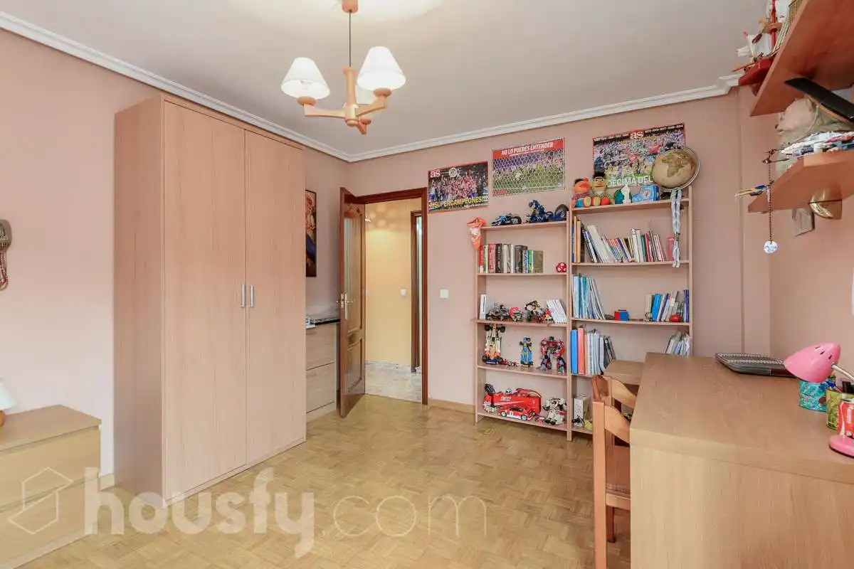 Flat for sale in Calle Mieres, Sama