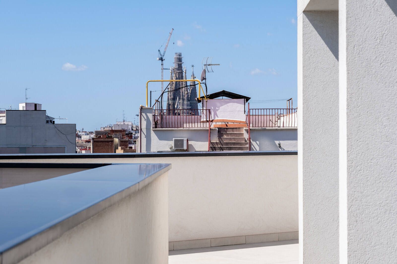 Exterior view of Apartment for sale in  Barcelona Capital  with Air Conditioner, Terrace and Balcony
