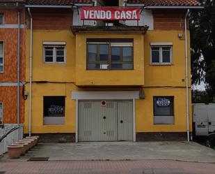 Vista exterior de Casa o xalet en venda en Torrelavega  amb Balcó
