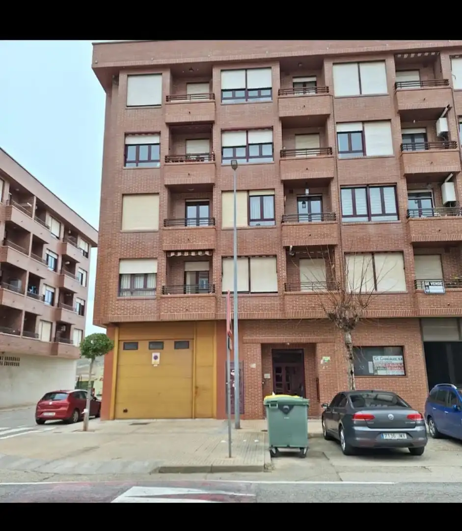 Außenansicht von Garage zum Verkauf in Fuenmayor