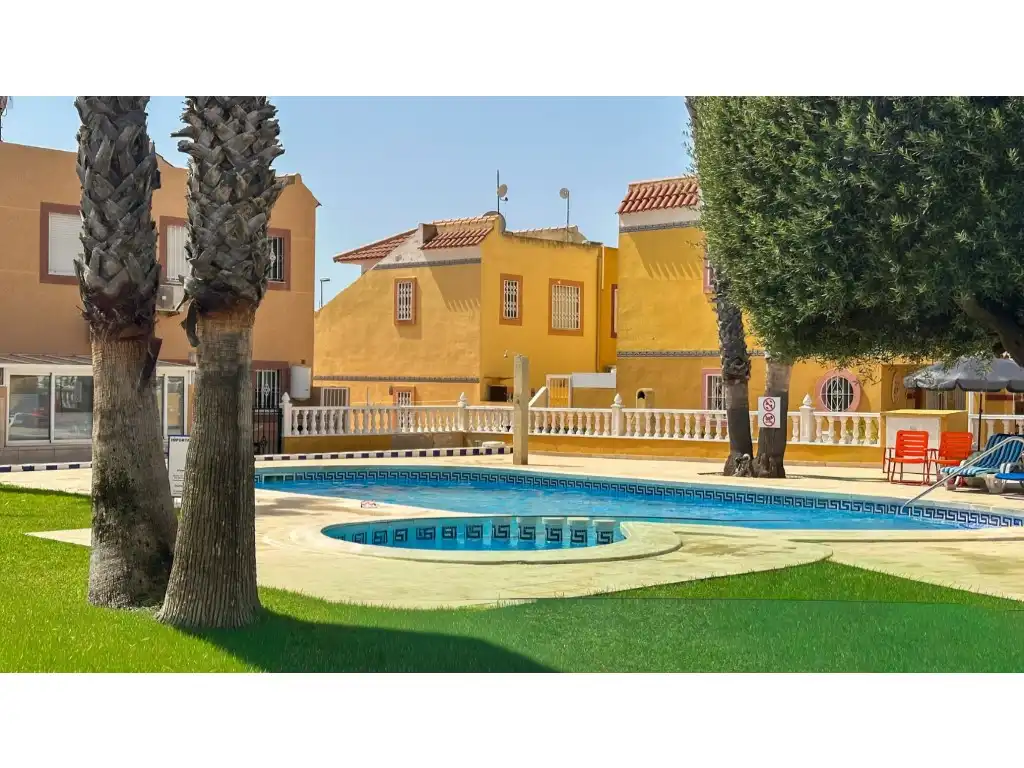 Piscina de Casa o xalet en venda en Orihuela amb Aire condicionat, Jardí privat i Terrassa