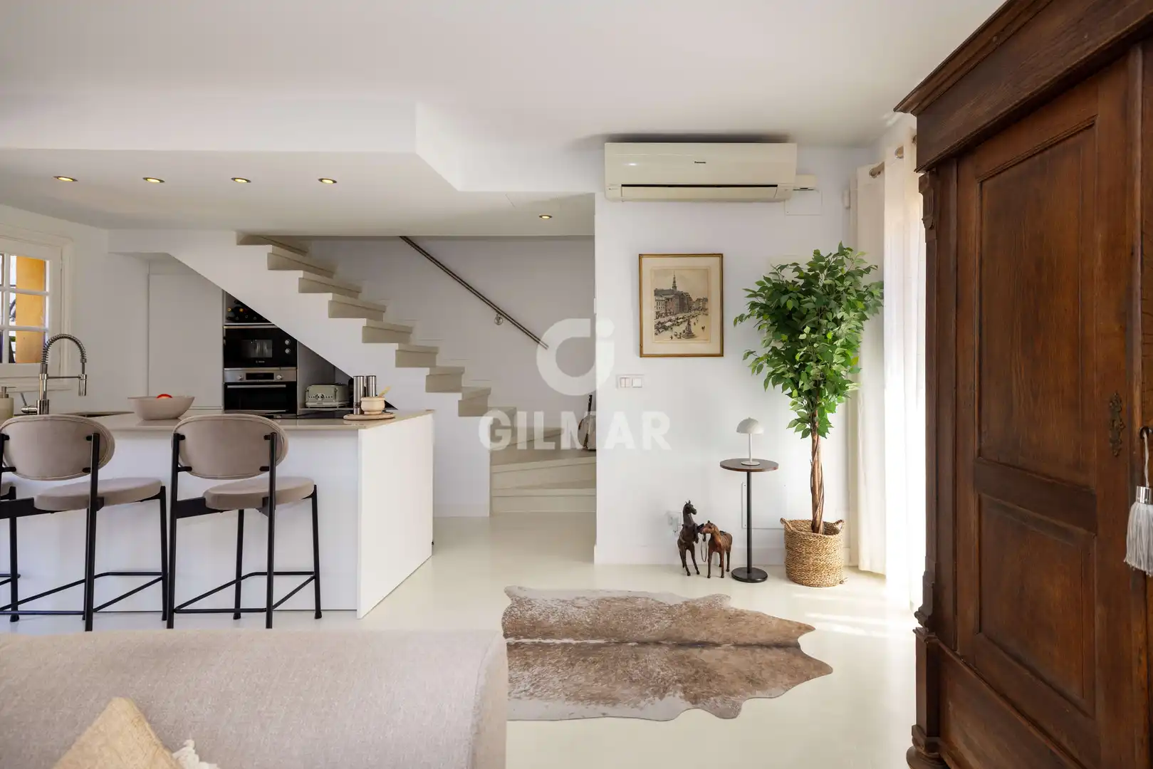 Sala de estar de Casa adosada en venta en Marbella con Calefacción, Piscina y Amueblado