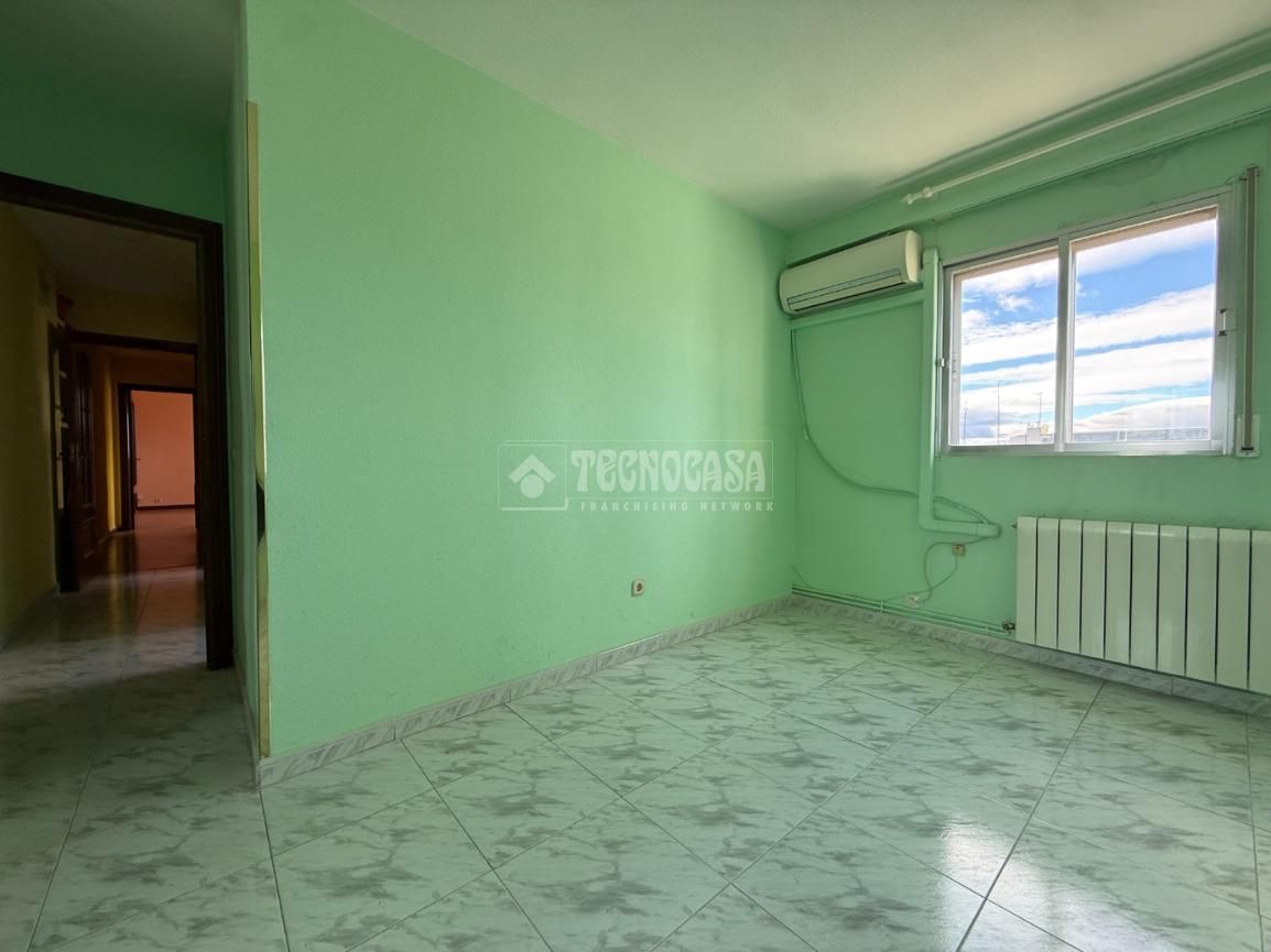 Bedroom of Flat for sale in  Madrid Capital  with Air Conditioner, Heating and Terrace