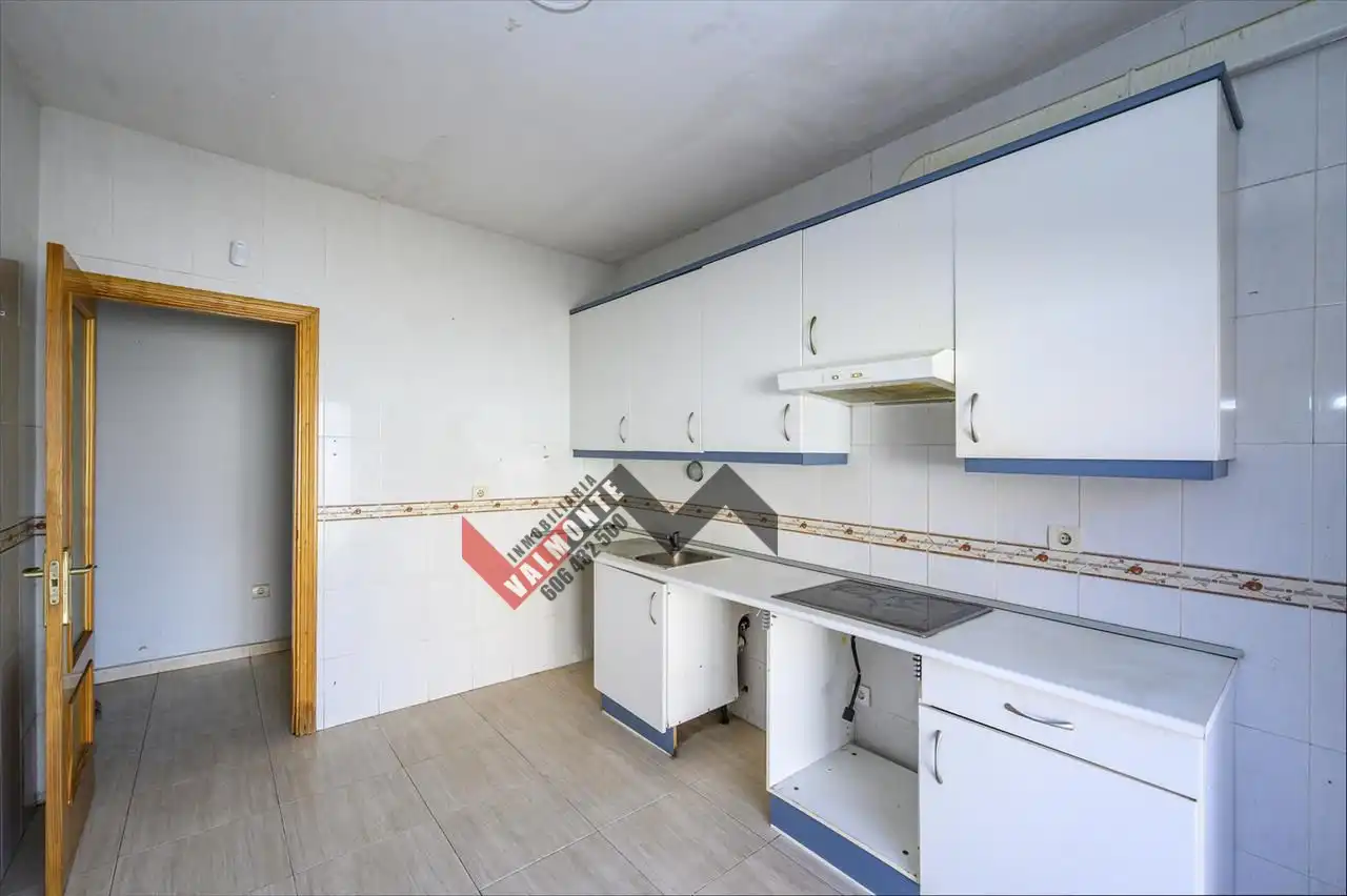Cuina de Casa o xalet en venda en Chozas de Canales amb Calefacció i Terrassa