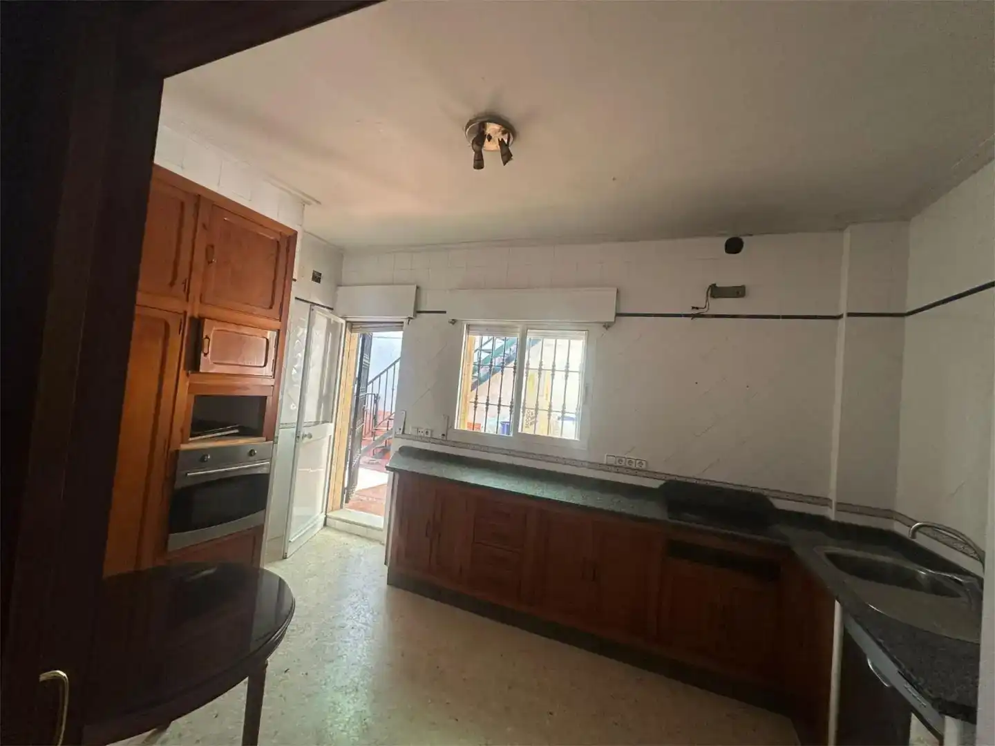 Cuina de Casa adosada en venda en Dos Hermanas amb Aire condicionat