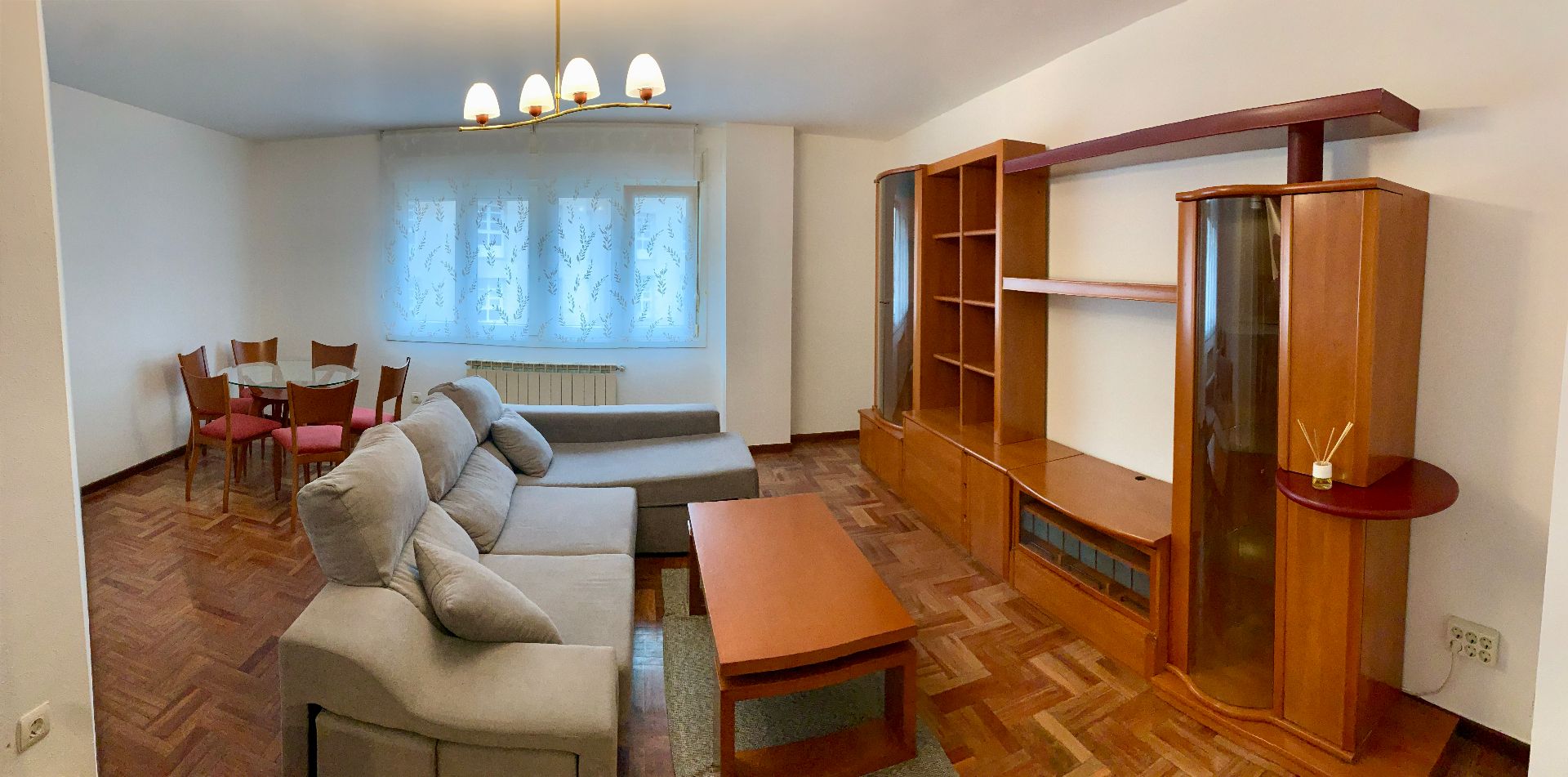 Sala de estar de Piso de alquiler en Gijón  con Calefacción, Parquet y Amueblado