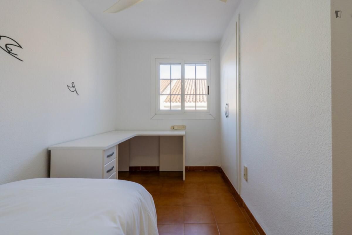 Habitación de Casa o chalet de alquiler en  Valencia Capital con Amueblado, Horno y Lavadora