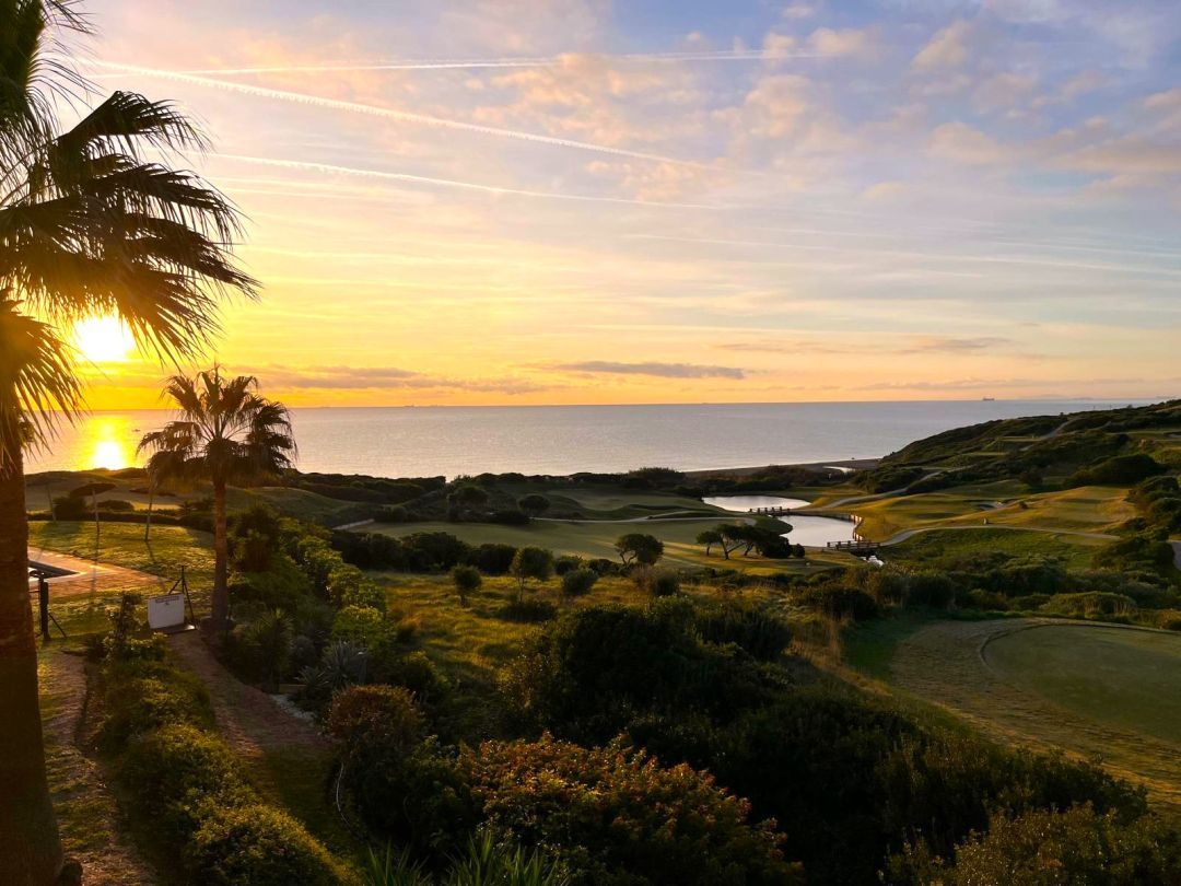 Vista exterior de Pis de lloguer en La Alcaidesa amb Aire condicionat, Calefacció i Jardí privat