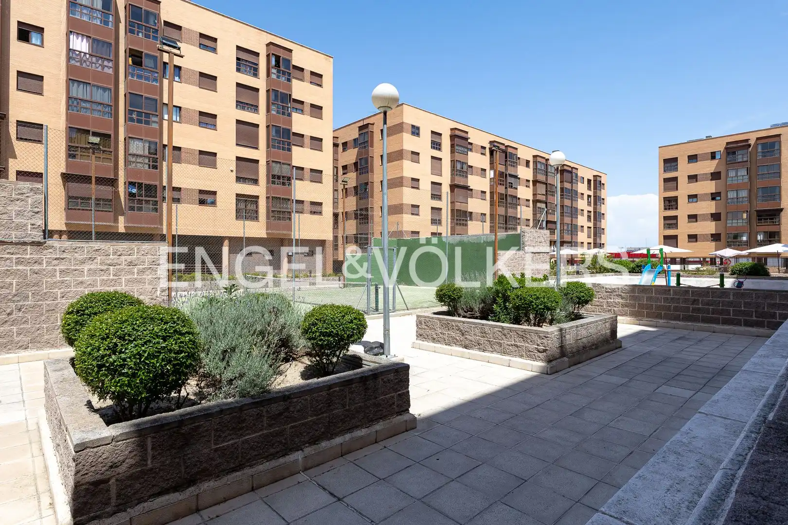 Vista exterior de Piso en venta en Madrid con Aire acondicionado, Calefacción y Piscina