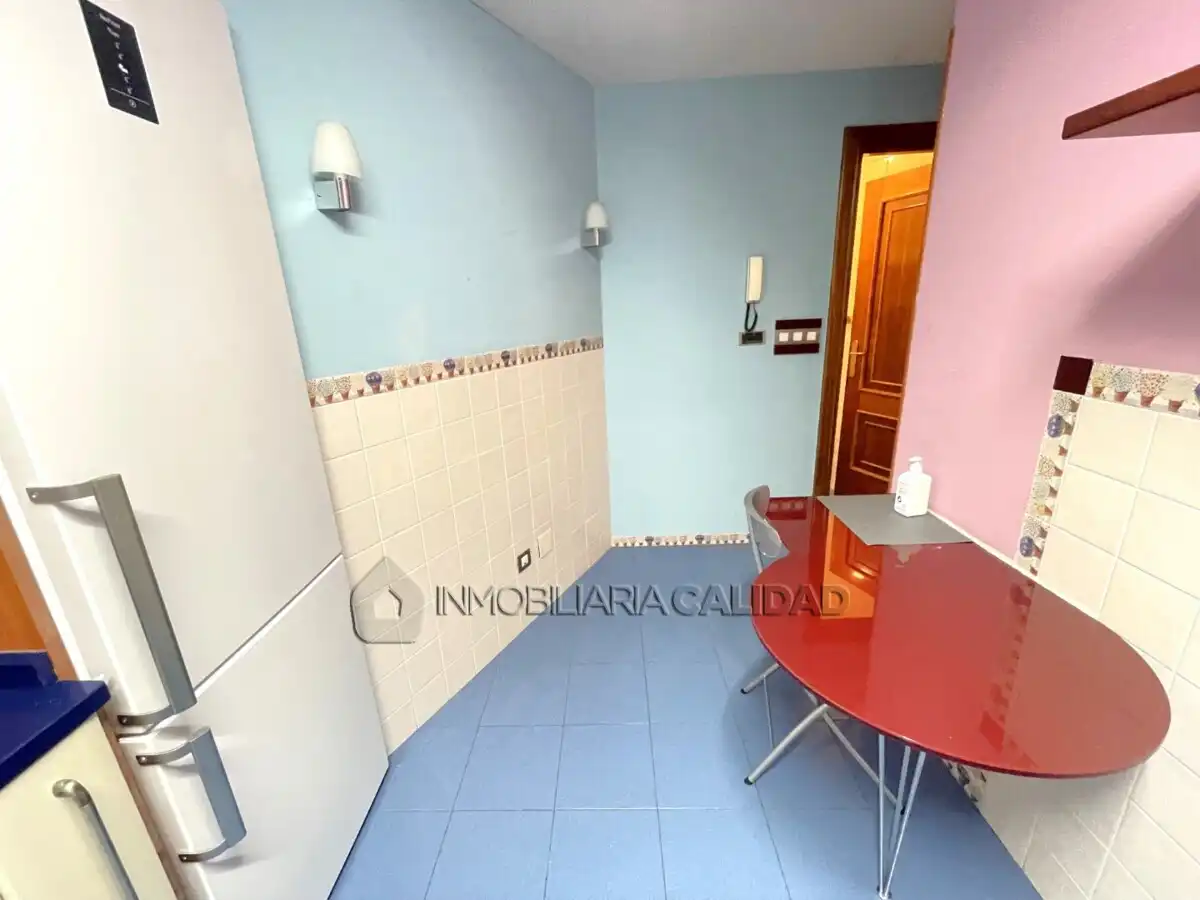 Vista exterior de Piso de alquiler en Burgos con Calefacción y Amueblado