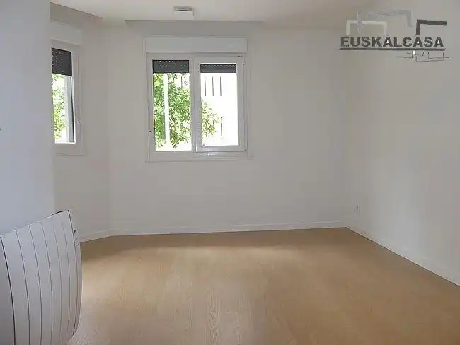 Habitación de Planta baja en venta en Bilbao  con Calefacción y Trastero