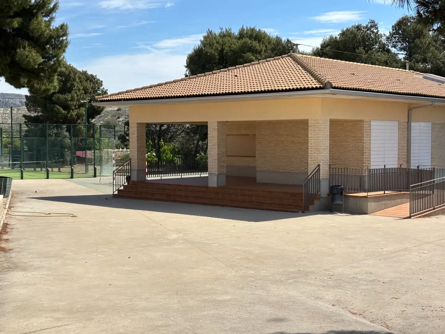 Terrassa de Casa o xalet en venda en Monegrillo amb Jardí privat, Terrassa i Moblat