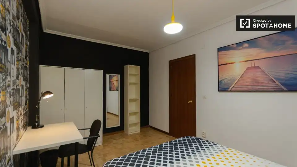 Habitación de Piso de alquiler en Alcalá de Henares con Aire acondicionado, Calefacción y Amueblado