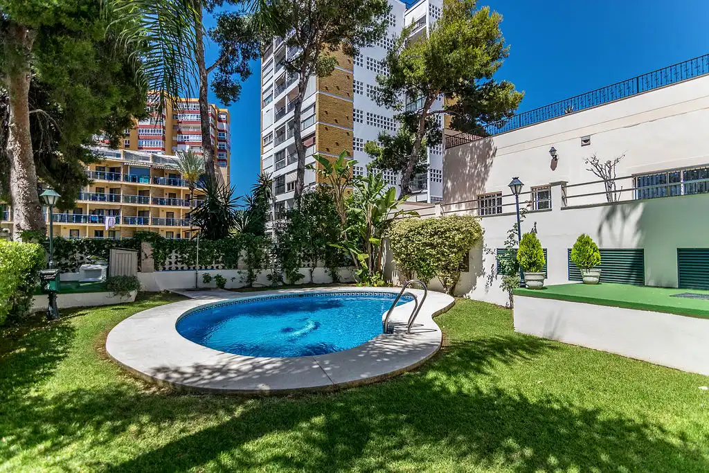 Piso en venta en Av Antonio Machado, Puerto Marina