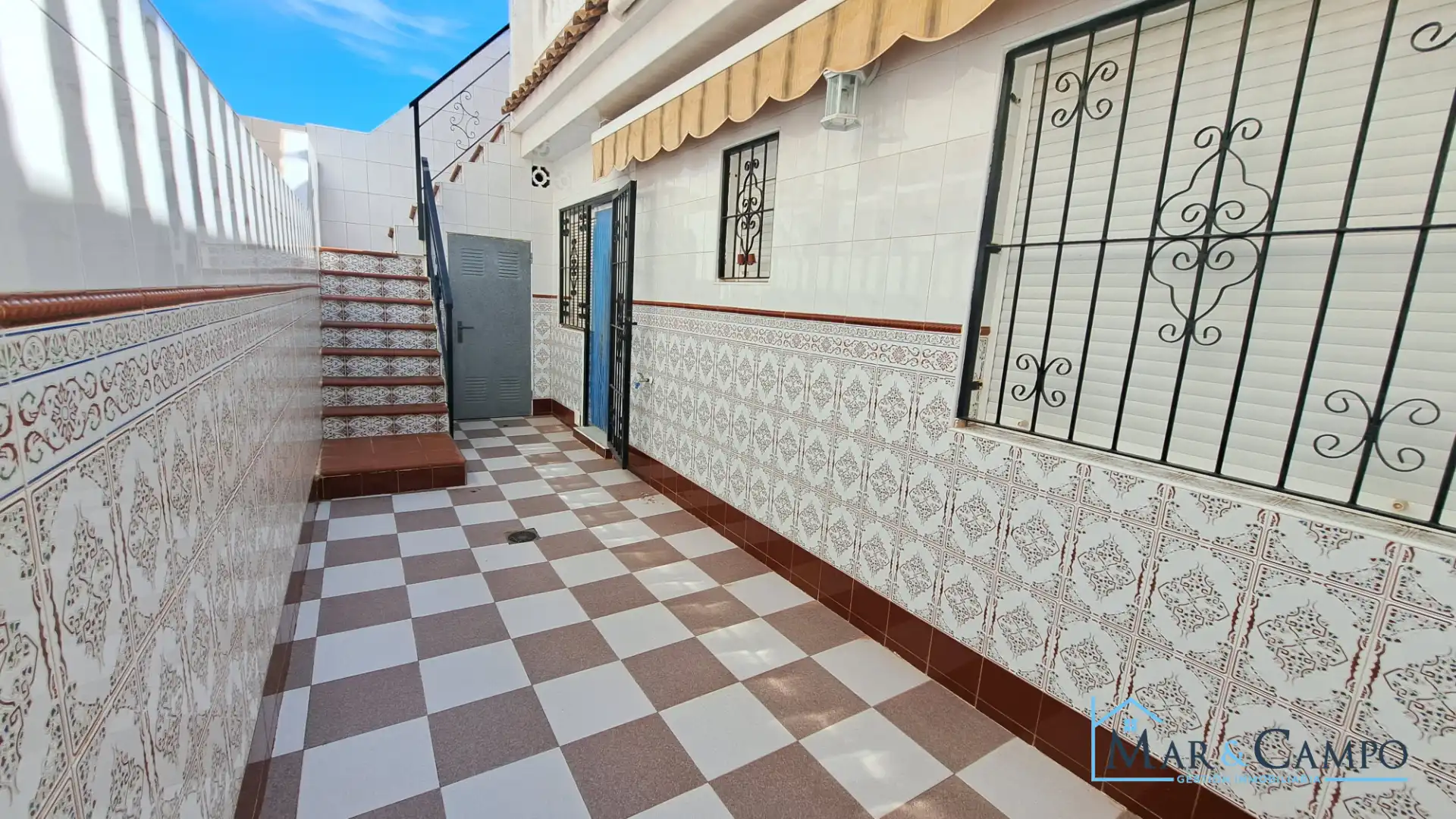 Vista exterior de Casa o chalet en venta en Los Alcázares con Aire acondicionado, Jardín privado y Terraza