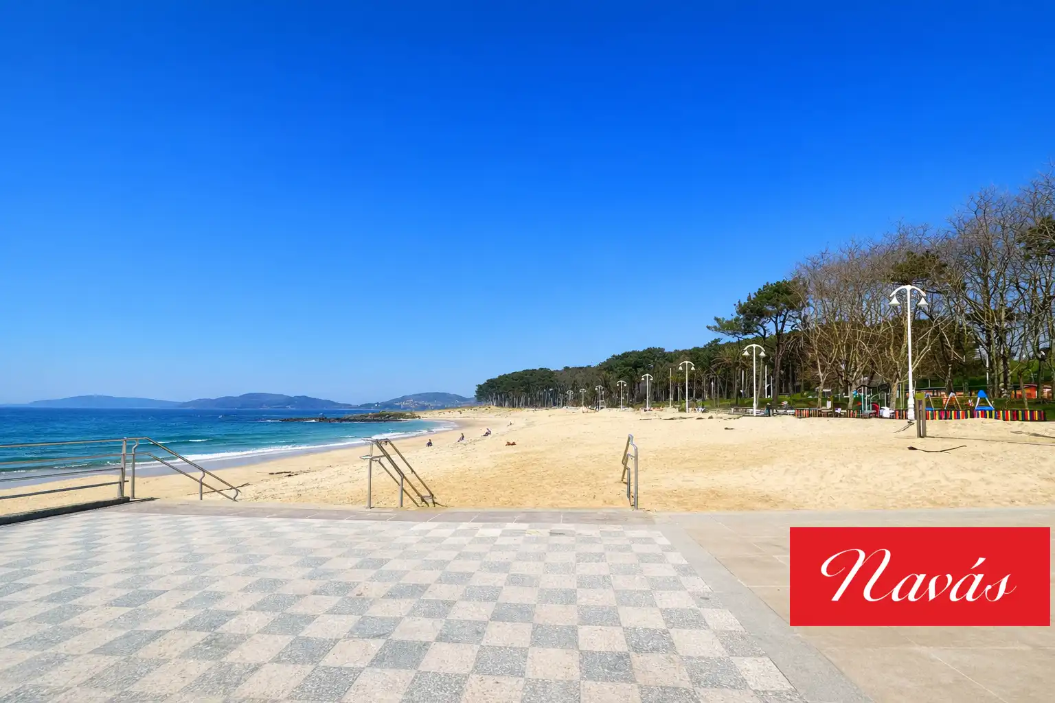 Vista exterior de Casa o xalet en venda en Vigo  amb Calefacció, Jardí privat i Terrassa
